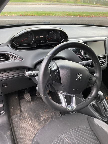 Peugeot 208 5 of 8