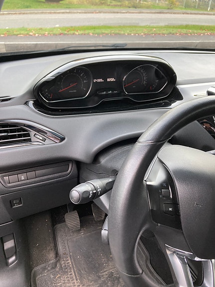 Peugeot 208 6 of 8