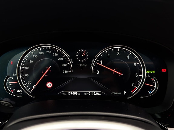BMW 540i 18 of 30
