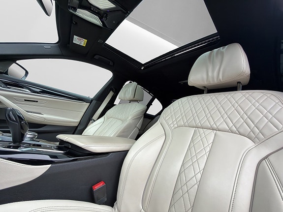 BMW 540i 13 of 30
