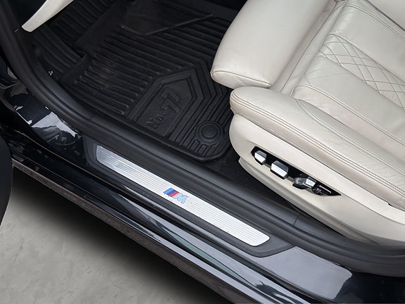 BMW 540i 11 of 30