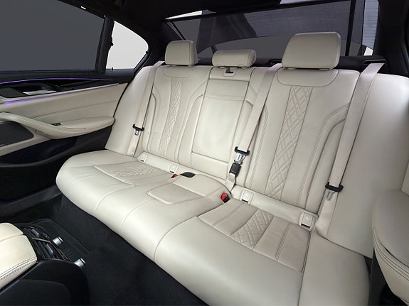BMW 540i 28 of 30
