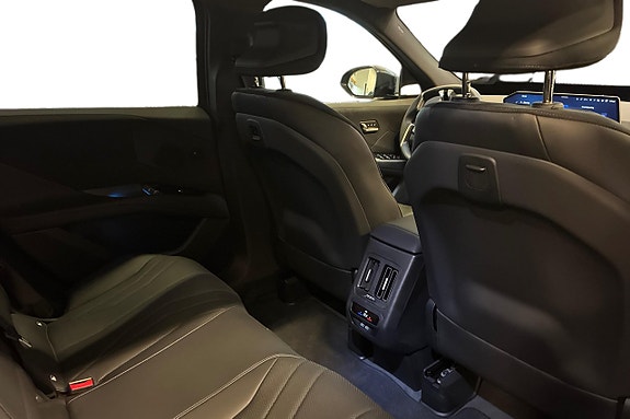 BMW iX3 7 of 19