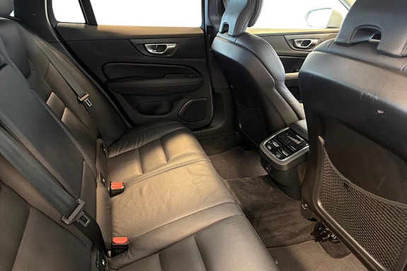 Volvo V60 Cross Country 25 of 30