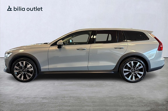 Volvo V60 Cross Country 3 of 30