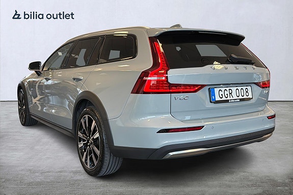 Volvo V60 Cross Country 4 of 30