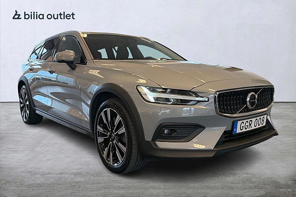 Volvo V60 Cross Country 8 of 30
