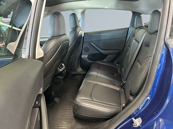 Tesla Model Y 11 of 19