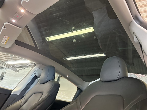 Tesla Model Y 15 of 19
