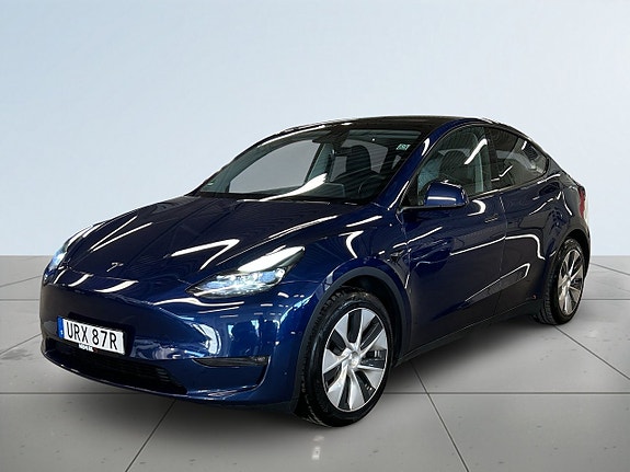 Tesla Model Y 13 of 19