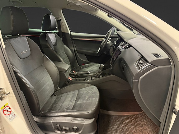 Skoda Octavia Scout 12 of 22