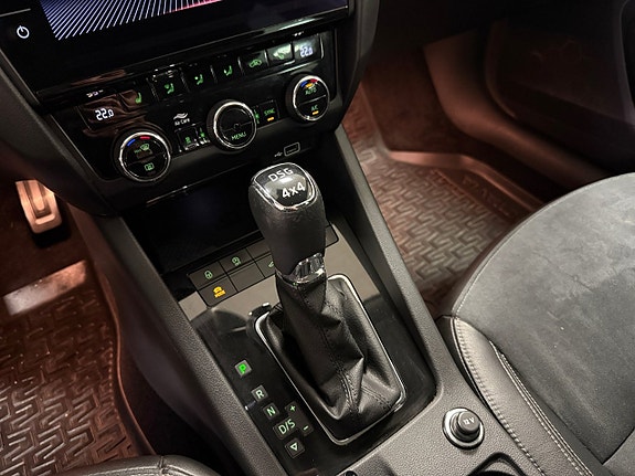 Skoda Octavia Scout 15 of 22