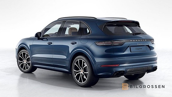 Porsche Cayenne 2 of 3