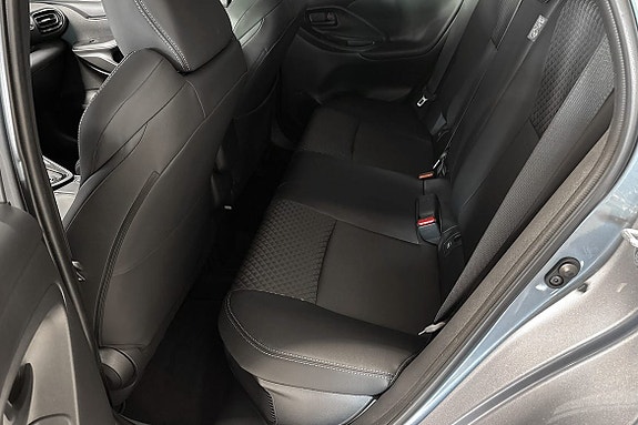 Toyota Yaris 7 of 14