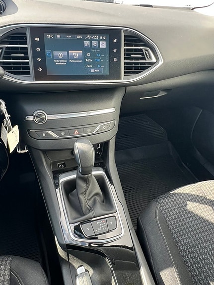 Peugeot 308 SW 14 of 25