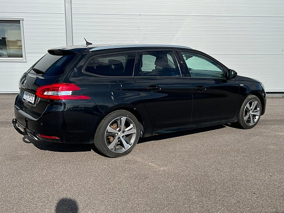 Peugeot 308 SW 19 of 25