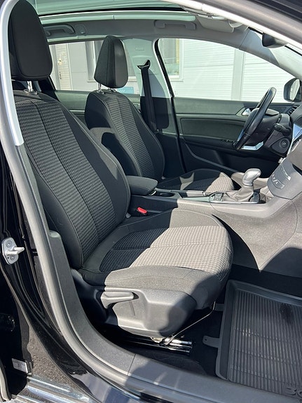 Peugeot 308 SW 15 of 25