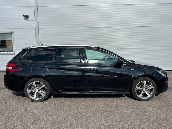 Peugeot 308 SW 25 of 25