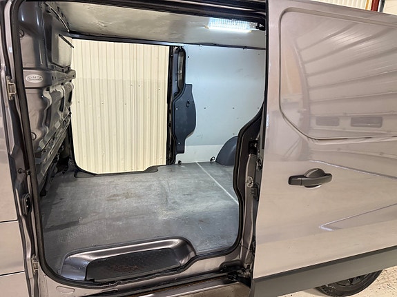 Renault Trafic 11 of 16