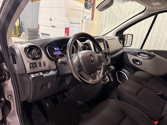 Renault Trafic 9 of 16
