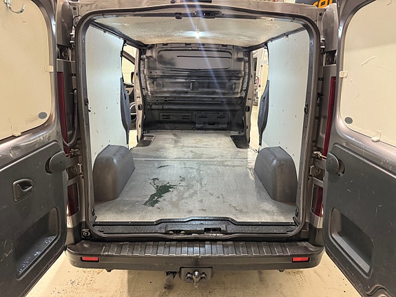 Renault Trafic 10 of 16