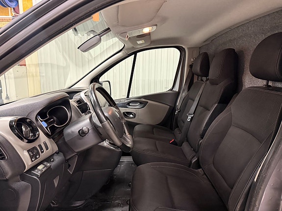 Renault Trafic 8 of 16