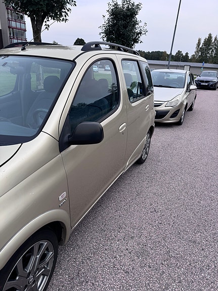 Toyota Yaris Verso 2 of 7