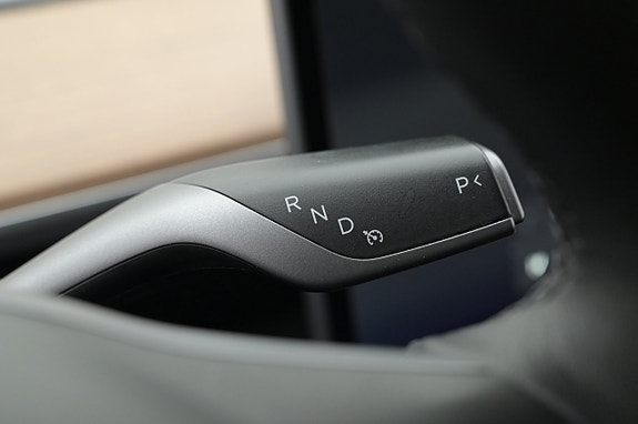 Tesla Model 3 8 of 27