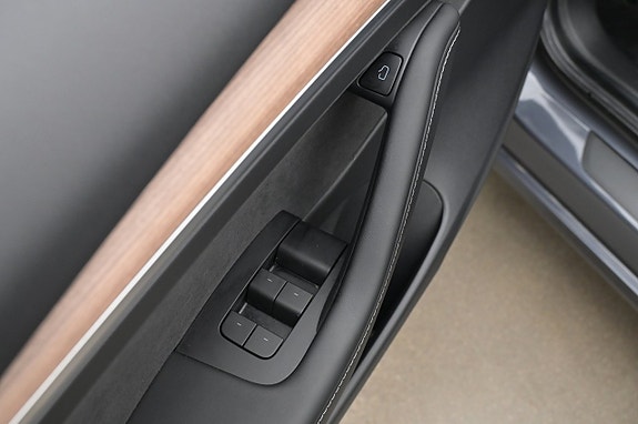 Tesla Model 3 10 of 27