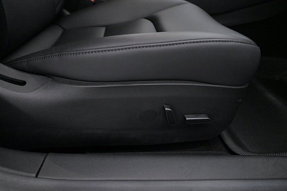 Tesla Model 3 13 of 27