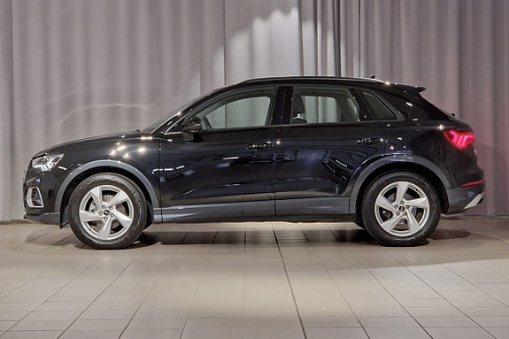 Audi Q3 2 of 17