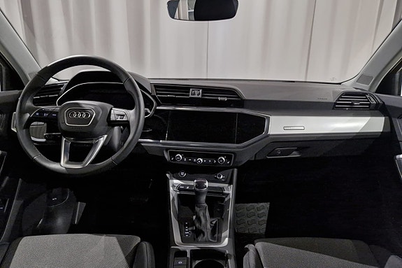 Audi Q3 9 of 17