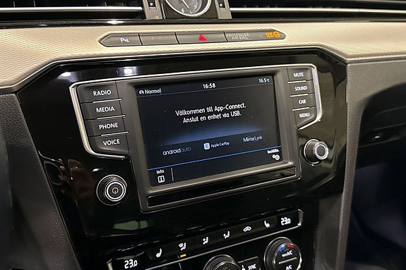 Volkswagen Passat Alltrack 19 of 22