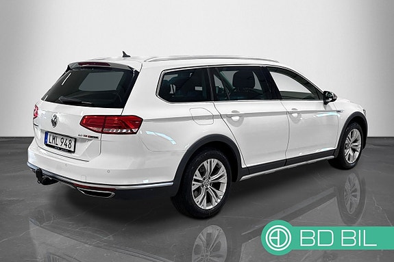 Volkswagen Passat Alltrack 4 of 22
