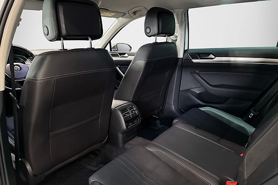 Volkswagen Passat Alltrack 12 of 22