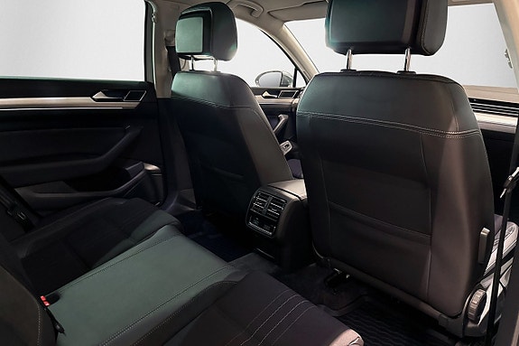 Volkswagen Passat Alltrack 13 of 22