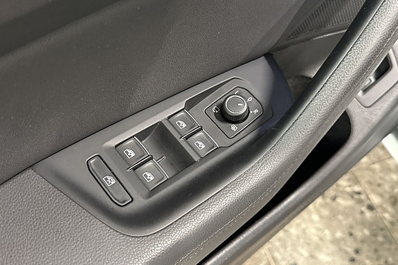 Volkswagen Passat Alltrack 17 of 22