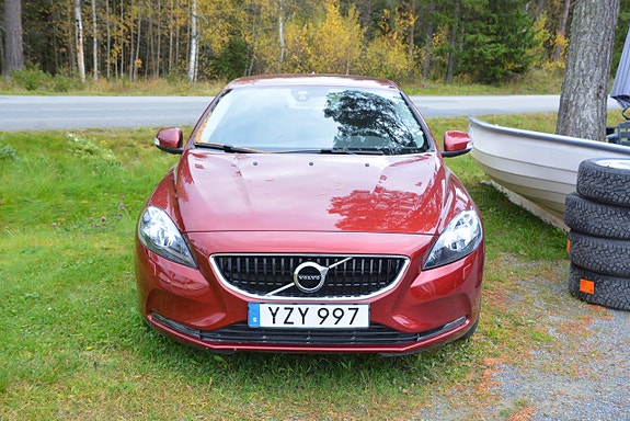 Volvo V40 2 of 11