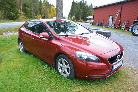 Volvo V40 3 of 11