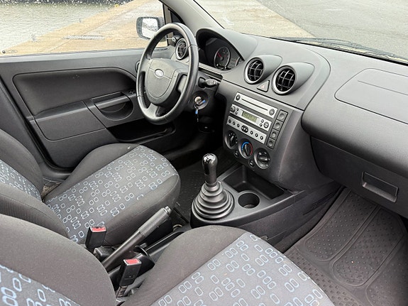 Ford Fiesta 9 of 16