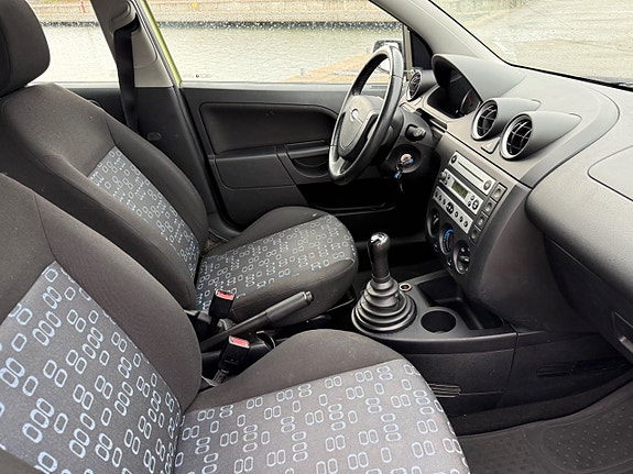 Ford Fiesta 10 of 16