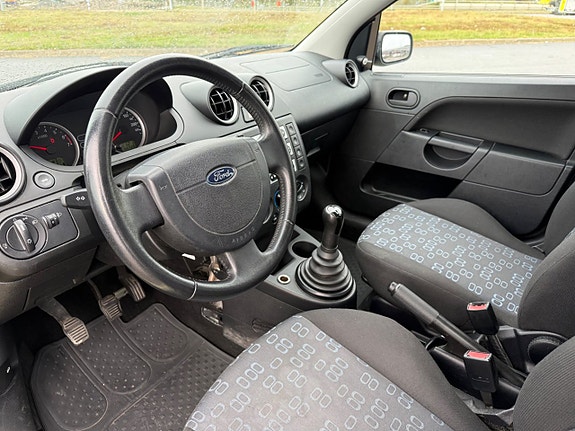 Ford Fiesta 11 of 16