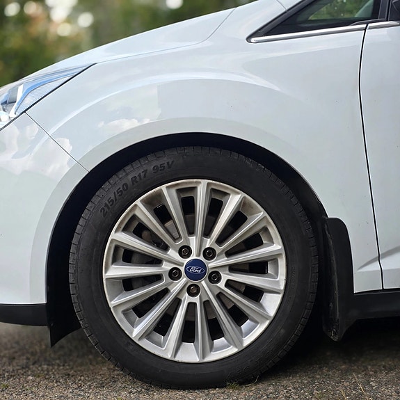 Ford C-Max 12 of 12