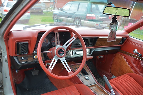 Oldsmobile Starfire 7 of 9