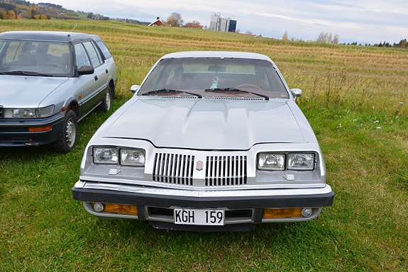 Oldsmobile Starfire 2 of 9