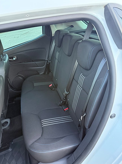 Renault Clio 10 of 16