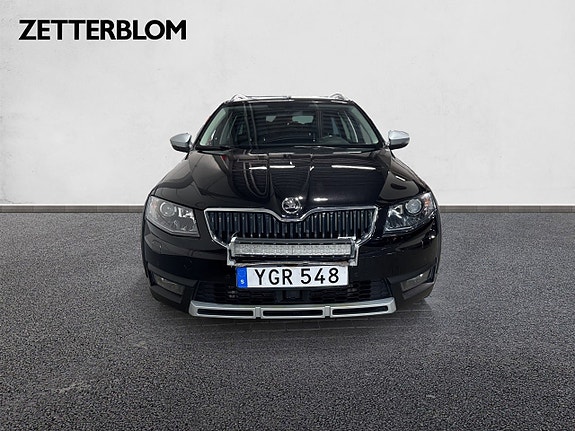 Skoda Octavia Scout 5 of 15