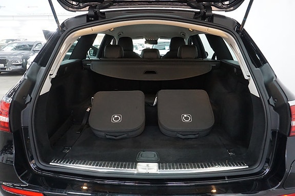 Mercedes-Benz E300 9 of 26