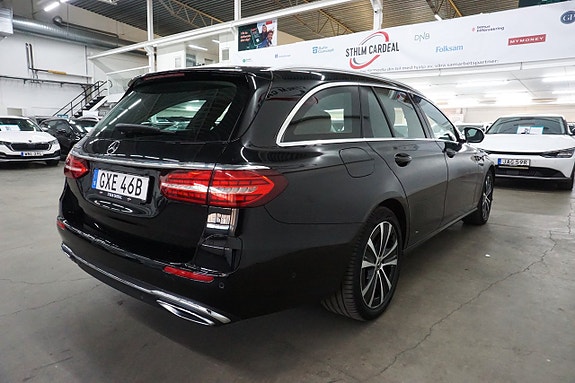 Mercedes-Benz E300 5 of 26