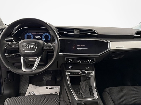 Audi Q3 11 of 12